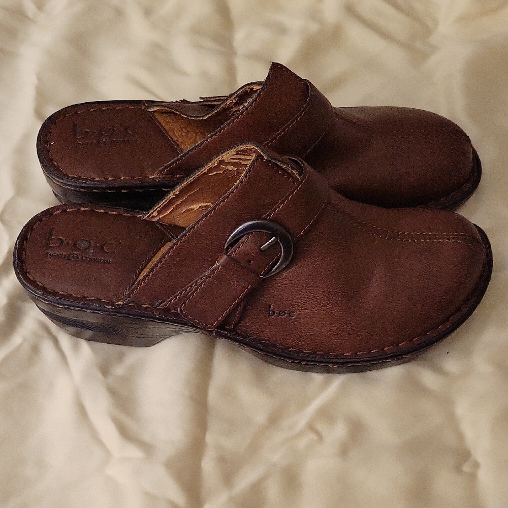 b.o.c. Born Concept Leather Brown Clogs*There is some peeling on the inside edge